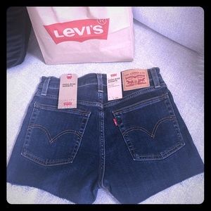 NWT, Levi’s High-Rise Jean Shorts Blue festival